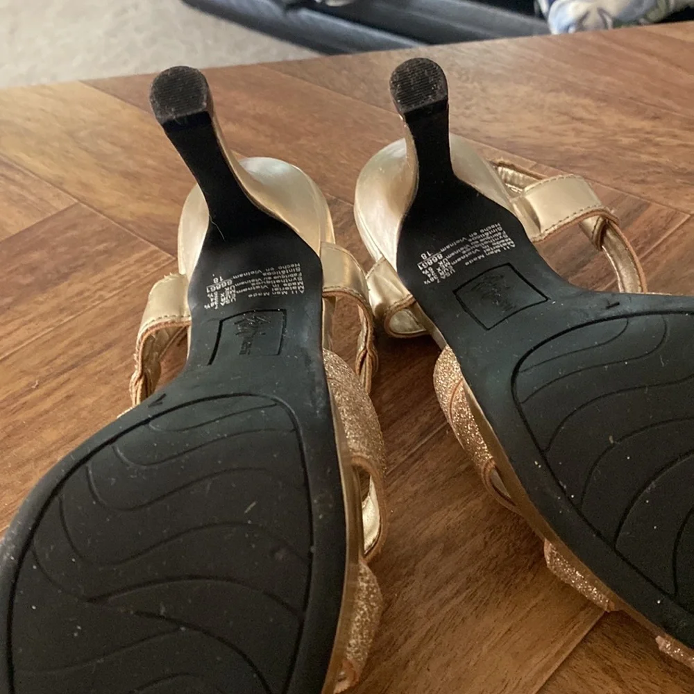 Gold heels - Picture 5 of 6